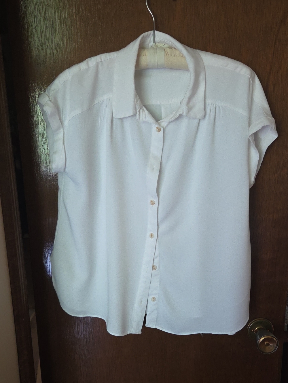 Rose & Olive White Short-Sleeve Button-Front Blouse